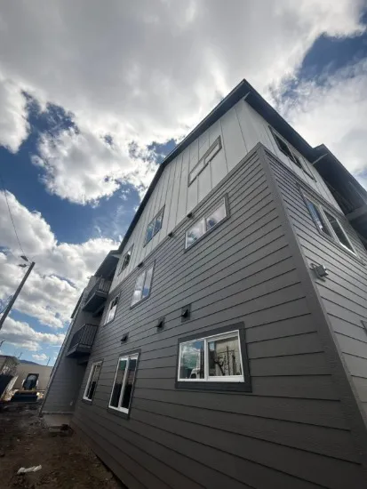 siding installer attaching corner trim pieces to complete the siding installation on an Arlington, VA home